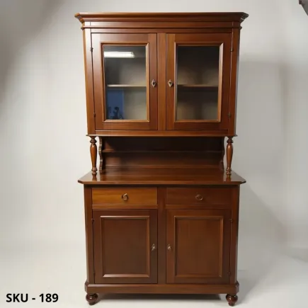 Vetrina cristalliera, Bianco Opaco, Noce Scuro e Bianco Perla Decorato, 2 Vetrate, 2 Cassetti e 2 Sportelli - Made in Italy