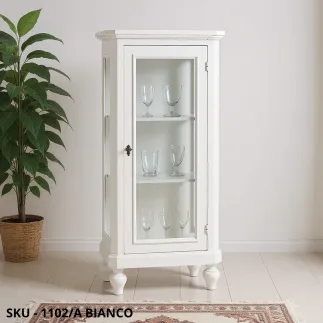 marca-design-shop-vetrina-in-legno-bianco-opaco-con-1-anta-e-3-ripiani-in-vetro-marcadesign-sku1102Abianco-ambientata