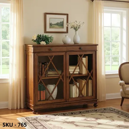 marca-design-shop-vetrinetta-in-legno-di-pioppo-con-2-ante-e-2-cassetti-marcadesign-sku765-ambientata