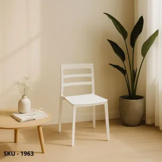 marca-design-shop-stile-moderno-stile-contemporaneo-Set 4 Sedie Impilabili in Polipropilene Bianco o Nero