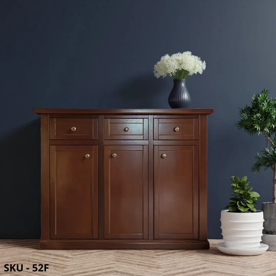 marca-design-shop-credenza-in-legno-noce-scuro-3-ante-e-3-cassetti-stile-classico-made-in-italy-marcadesign-sku52F-ambientata