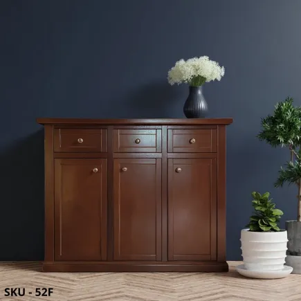 marca-design-shop-credenza-in-legno-noce-scuro-3-ante-e-3-cassetti-stile-classico-made-in-italy-marcadesign-sku52F-ambientata